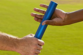 开云官网2026-当计时器滴答作响，克莱·汤普森在关键节点上雕刻胜利